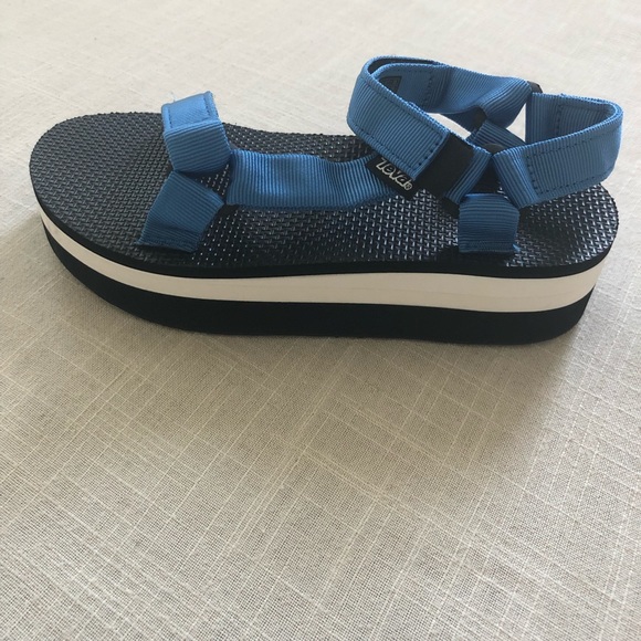 teva flatform size 8